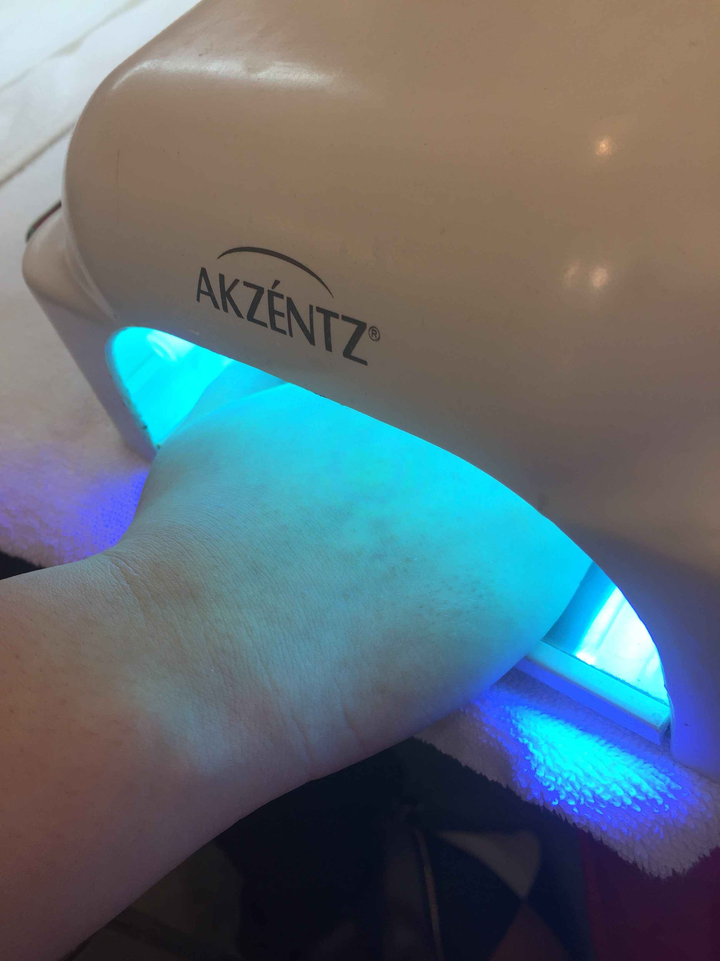 Remember to cure your nils in a UV/LED light after each coat or layer!